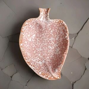 Vintage Shawnee California Pottery Leaf Dish USA Pink W/ White Speckles 7.5"